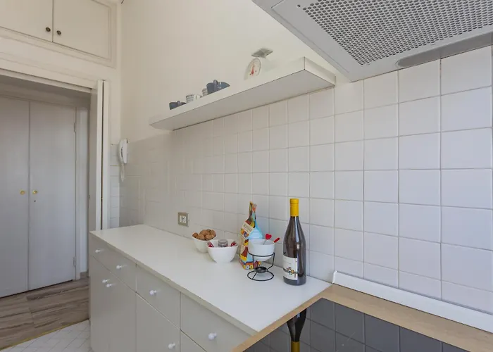 Skyline View Biancamano 1 Bdr With Balcony By Rentopolis Milano