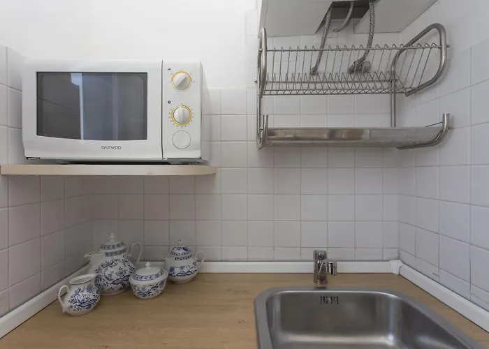 아파트 Skyline View Biancamano 1 Bdr With Balcony By Rentopolis 밀라노