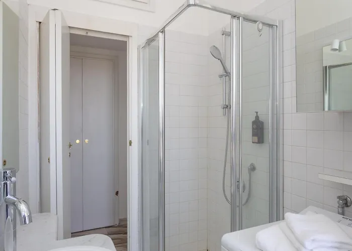 Skyline View Biancamano 1 Bdr With Balcony By Rentopolis 아파트