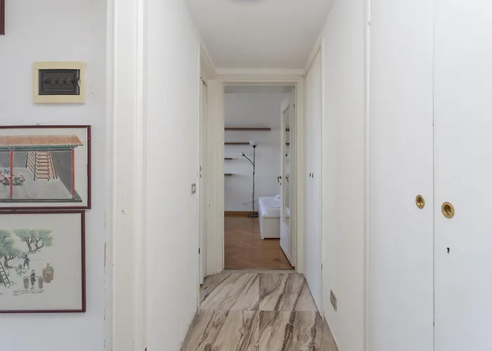 아파트 Skyline View Biancamano 1 Bdr With Balcony By Rentopolis