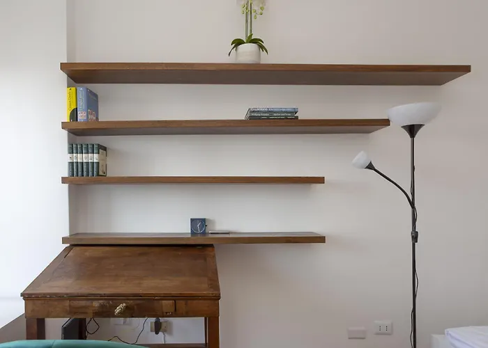 아파트 Skyline View Biancamano 1 Bdr With Balcony By Rentopolis 밀라노