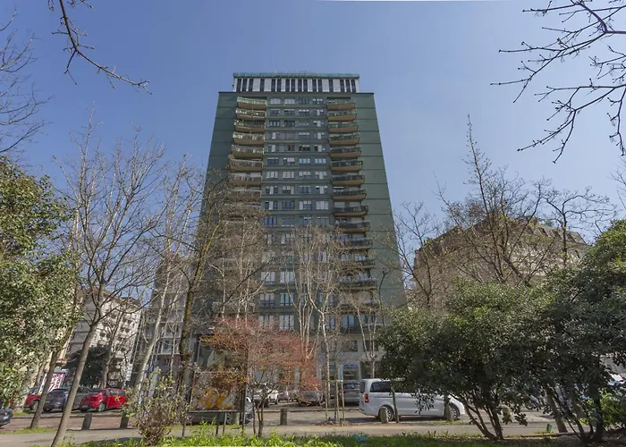 Skyline View Biancamano 1 Bdr With Balcony By Rentopolis Milano