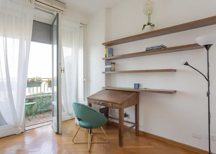 Skyline View Biancamano 1 Bdr With Balcony By Rentopolis 아파트