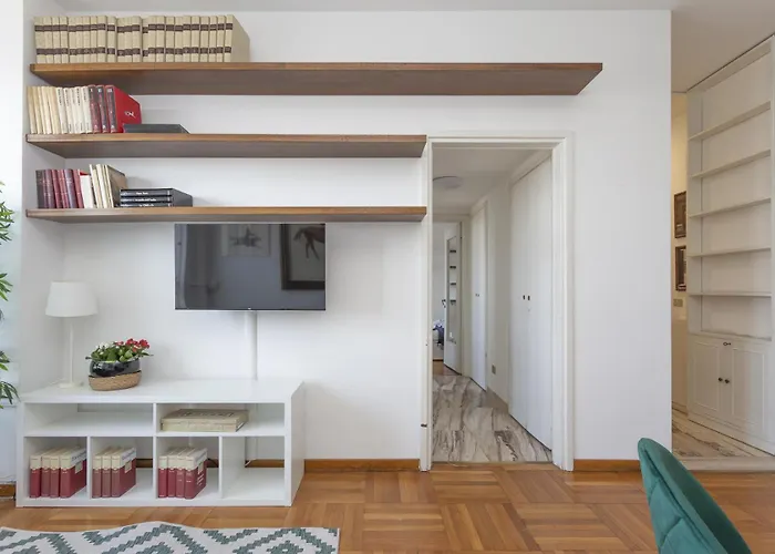 Skyline View Biancamano 1 Bdr With Balcony By Rentopolis Milano