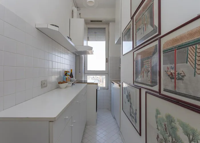 Skyline View Biancamano 1 Bdr With Balcony By Rentopolis 아파트 밀라노