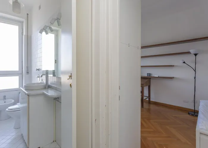 Skyline View Biancamano 1 Bdr With Balcony By Rentopolis * 밀라노