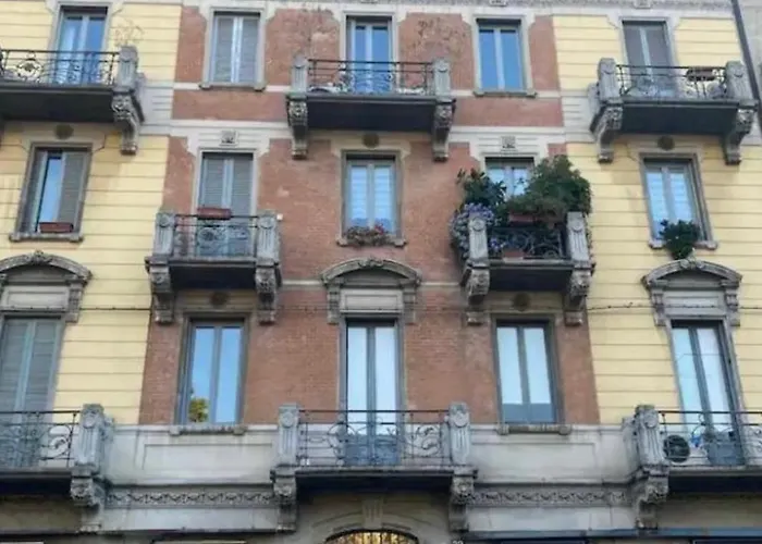 Ampio E Luminoso Bilocale Nel Centro Di Lägenhet *