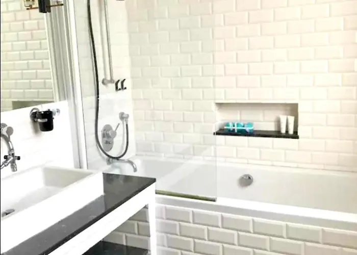 Lägenhet Ampio E Luminoso Bilocale Nel Centro Di