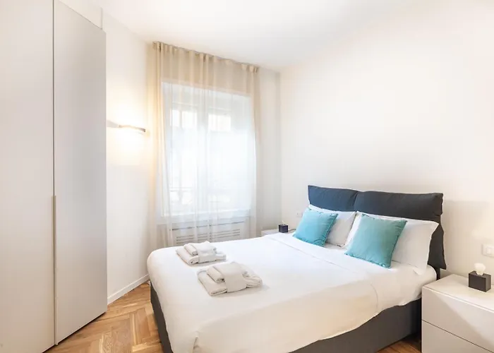 Cool And Big Duomo - White Milan