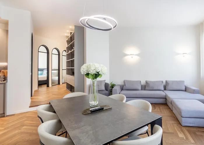 Cool And Big Duomo - White Apartment