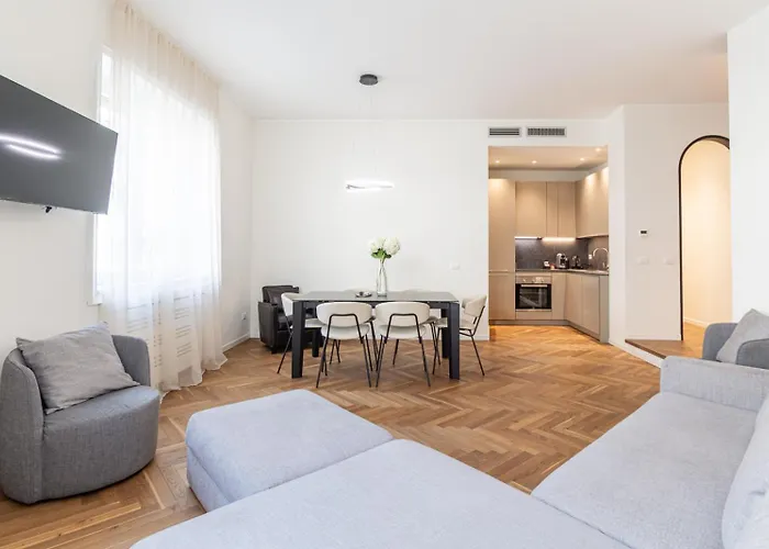 Cool And Big Duomo - White * Milan