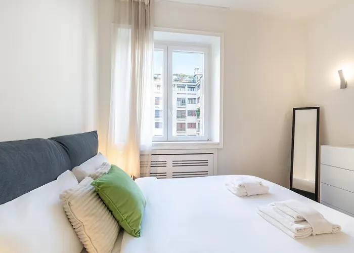 Cool And Big Duomo - White Apartment Milan