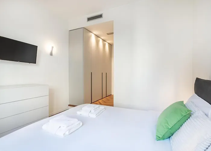 Cool And Big Duomo - White Apartment *