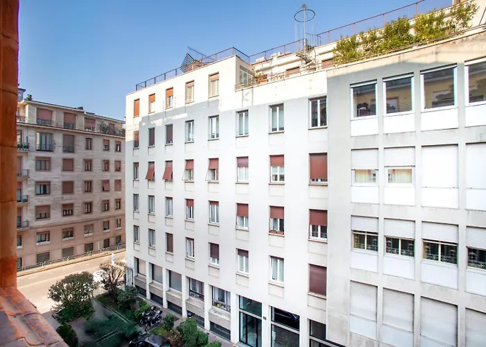 Cool And Big Duomo - White Apartment Milan