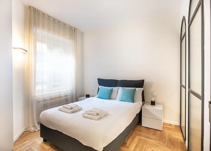 Cool And Big Duomo - White * Milan