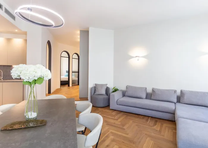 Cool And Big Duomo - White Apartment Milan