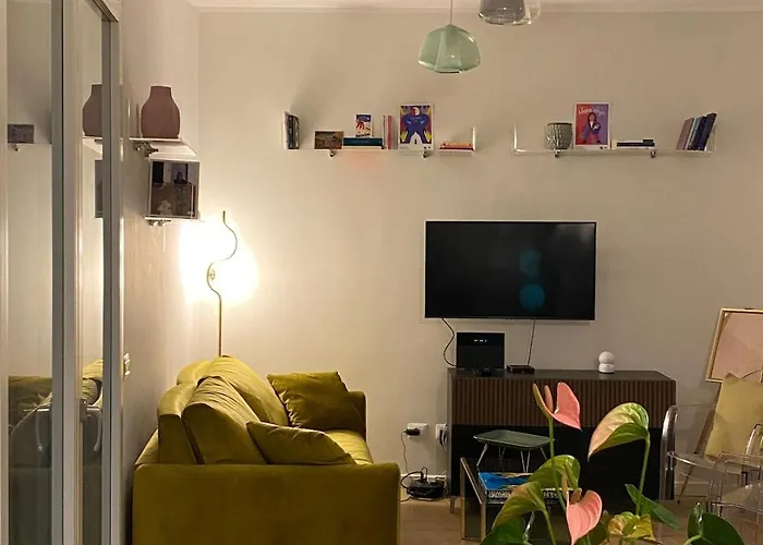 Moderno Bilocale Con Ampio Balcone Milan