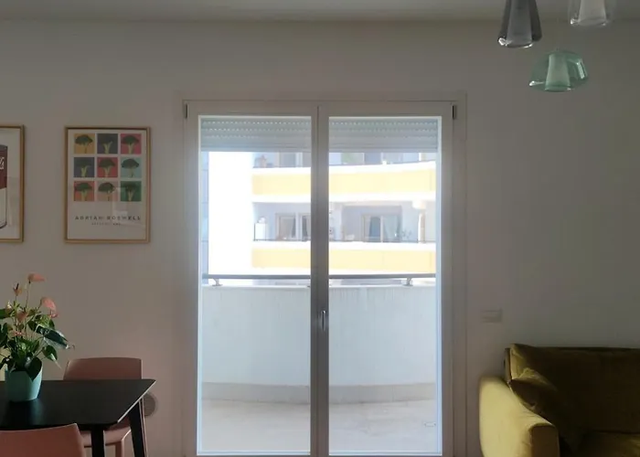 Daire Moderno Bilocale Con Ampio Balcone Milano