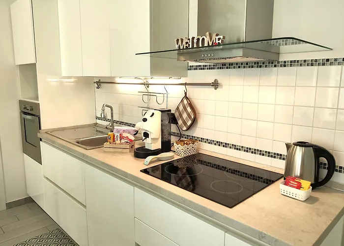 Matthias - - Modern And Cozy Flat, Close To The Metro - 15 Min From Station, Close To San Raffaele Apartmán
