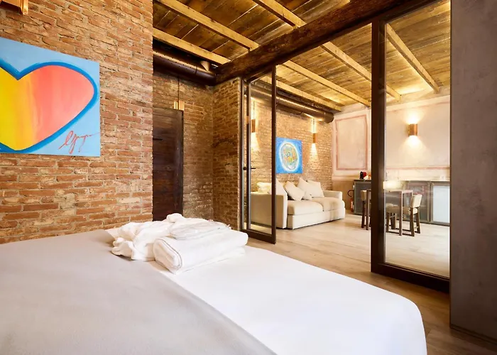 Emme Loft I Red Moon - Chic Design Loft Apartment