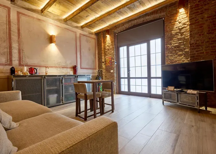 Emme Loft I Red Moon - Chic Design Loft * Milan