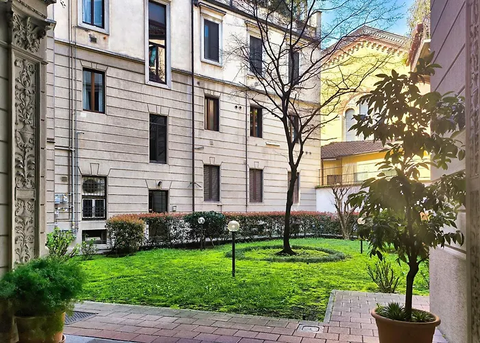 Just Urban - Stylish Loft In - Duomo 4 Min M1 Apartmán