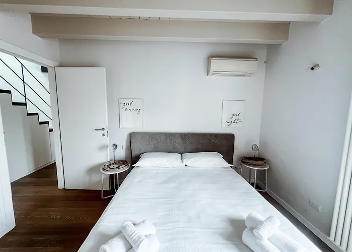 Garden Penthouse - Large & Trendy Flat, Appartement Milaan