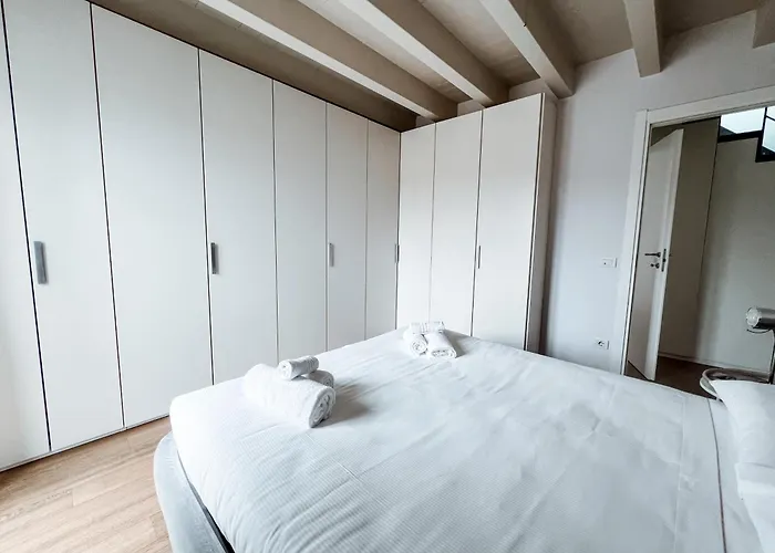 Garden Penthouse - Large & Trendy Flat, *