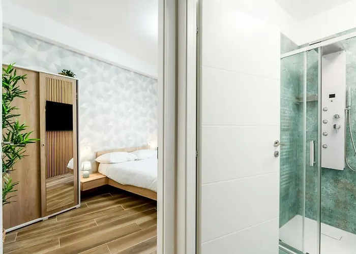 Comfort & Design Minutes Away From The Centre *