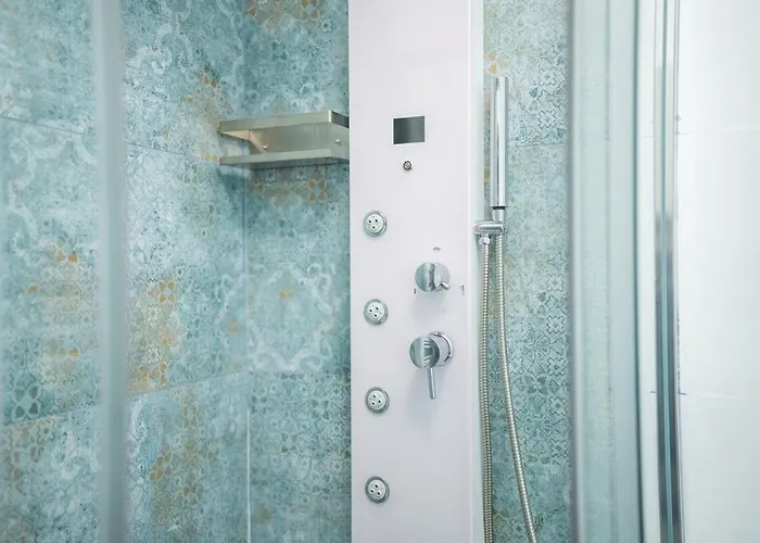 Comfort & Design Minutes Away From The Centre