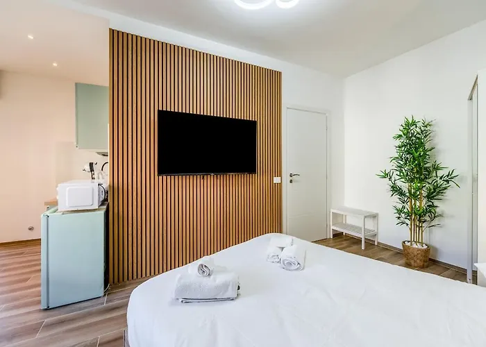 Comfort & Design Minutes Away From The Centre *