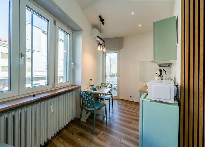 Comfort & Design Minutes Away From The Centre