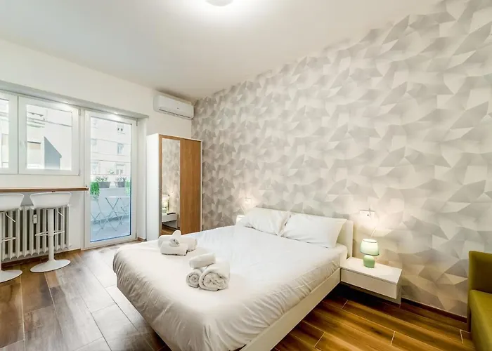 Apartament Bright Elegant Flat With Balcony, Portello Mediolan