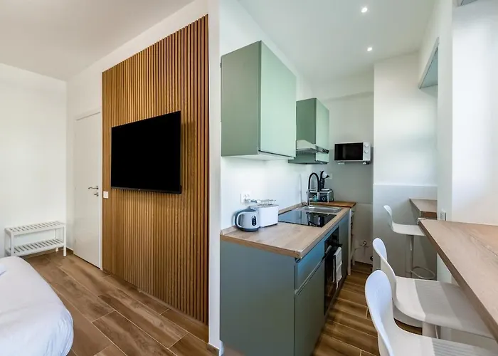 Bright Elegant Flat With Balcony, Portello Apartament