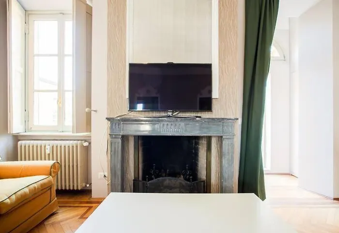 Hozyhome Prestigiosa Ed Economica Soluzione In Duomo * Milan