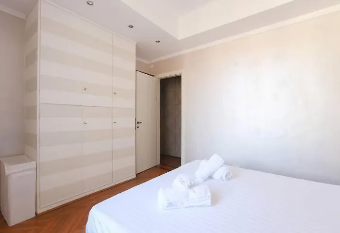 Apartment Hozyhome Prestigiosa Ed Economica Soluzione In Duomo Milan