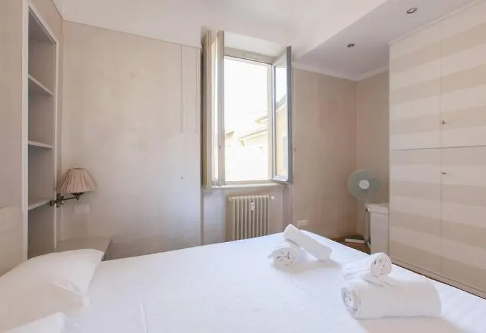 Hozyhome Prestigiosa Ed Economica Soluzione In Duomo * Milan