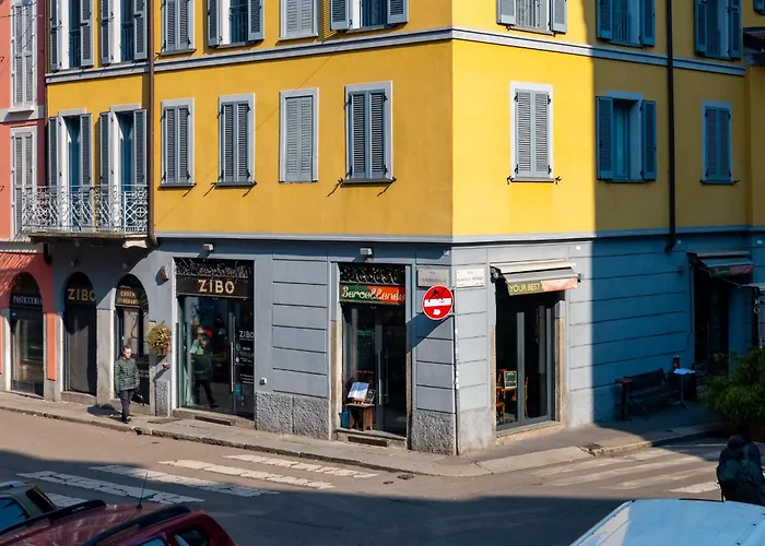 Stylish 8-bed Near Duomo Ideal For Groups Families With Terrace Garden Parking בית נופש מילאנו