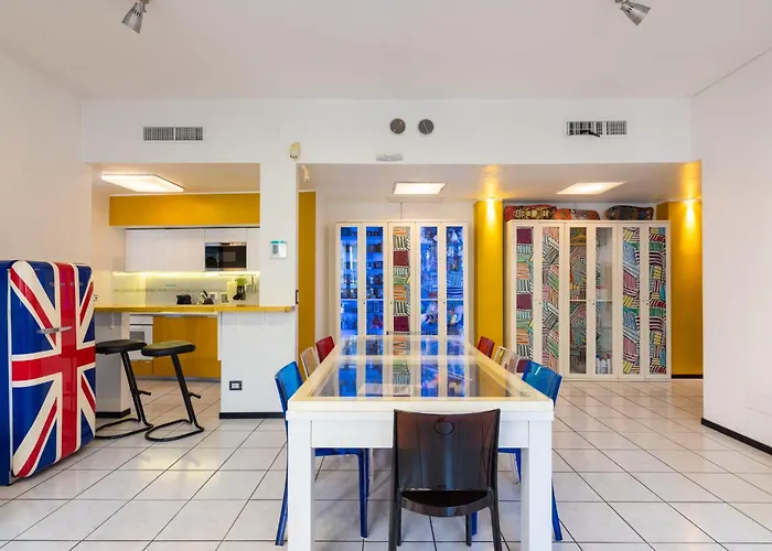 Stylish 8-bed Near Duomo Ideal For Groups Families With Terrace Garden Parking *