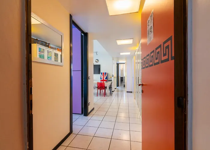 Stylish 8-bed Near Duomo Ideal For Groups Families With Terrace Garden Parking