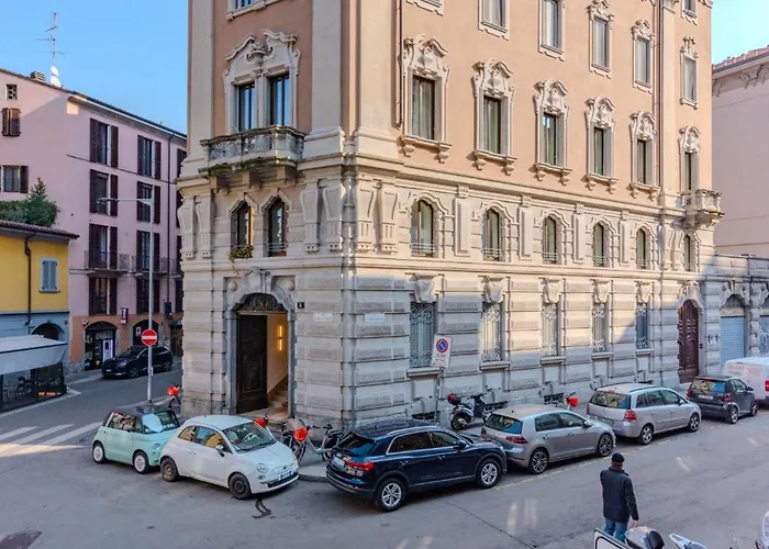 Stylish 8-bed Near Duomo Ideal For Groups Families With Terrace Garden Parking *