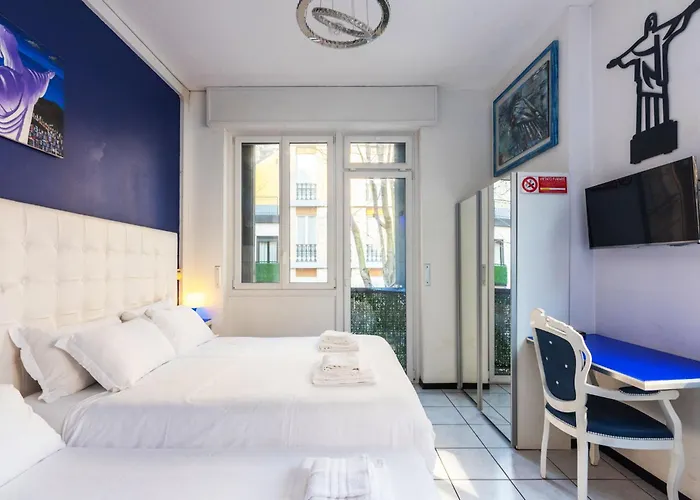 Stylish 8-bed Near Duomo Ideal For Groups Families With Terrace Garden Parking Holiday home Milan
