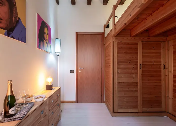 Lecco, 20 - In The Heart Of The Rainbow District * Milán