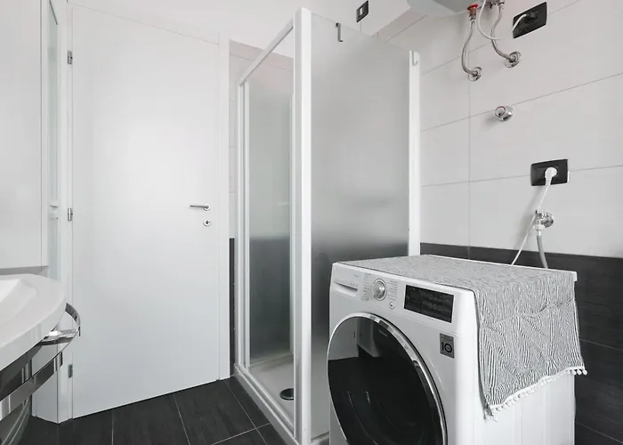 Sunny Hideaway ミラノ