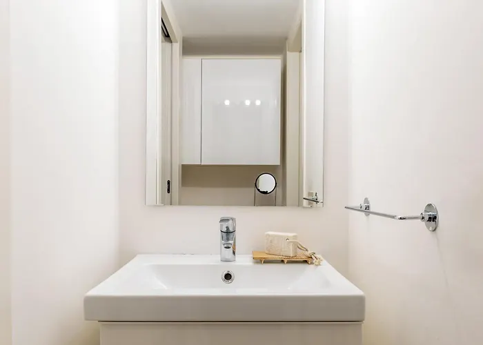 Zuara Flexyrent * Milan