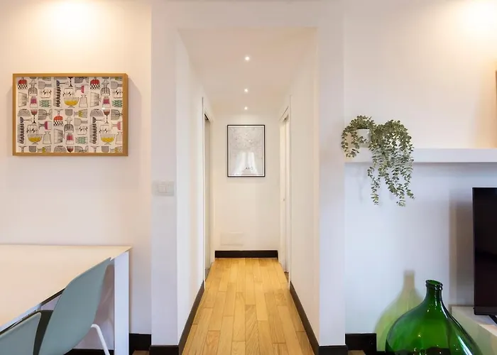 15th-century Apt, City-mxp Train アパート ミラノ