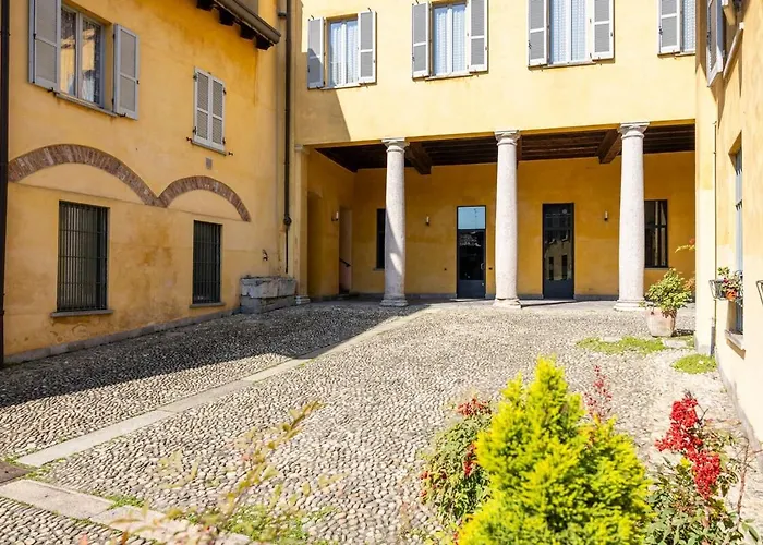 15th-century Apt, City-mxp Train * ميلان