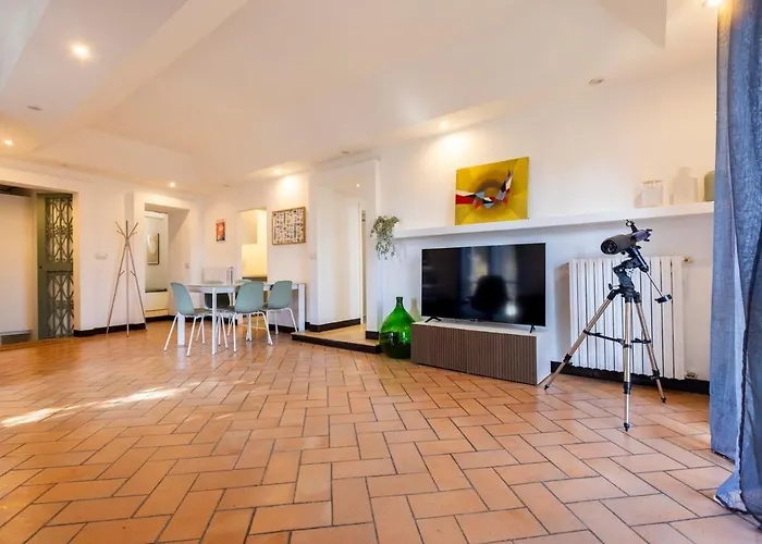 15th-century Apt, City-mxp Train شقة ميلان