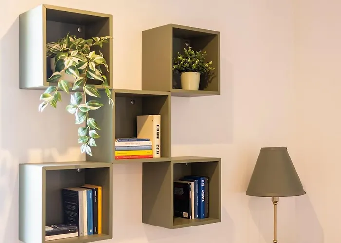 15th-century Apt, City-mxp Train Milán