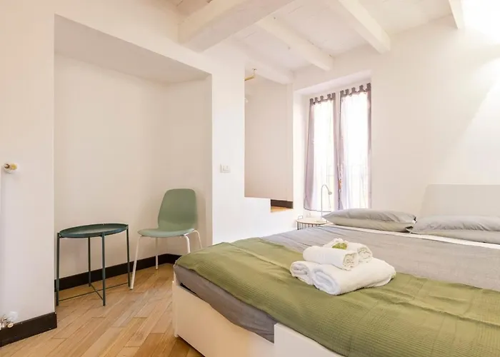 15th-century Apt, City-mxp Train * ميلان